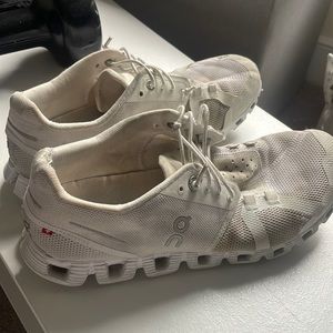White on clouds size 7